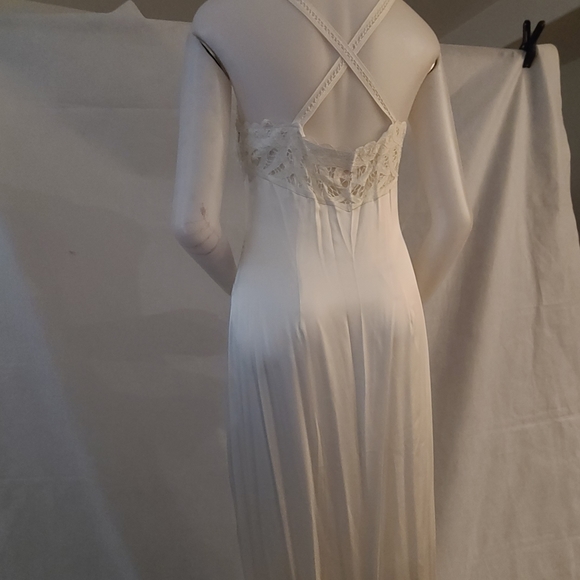 SOLD!!Issue Women's 100% Silk Embroidery Crisscross  Back Gown - Picture 5 of 11